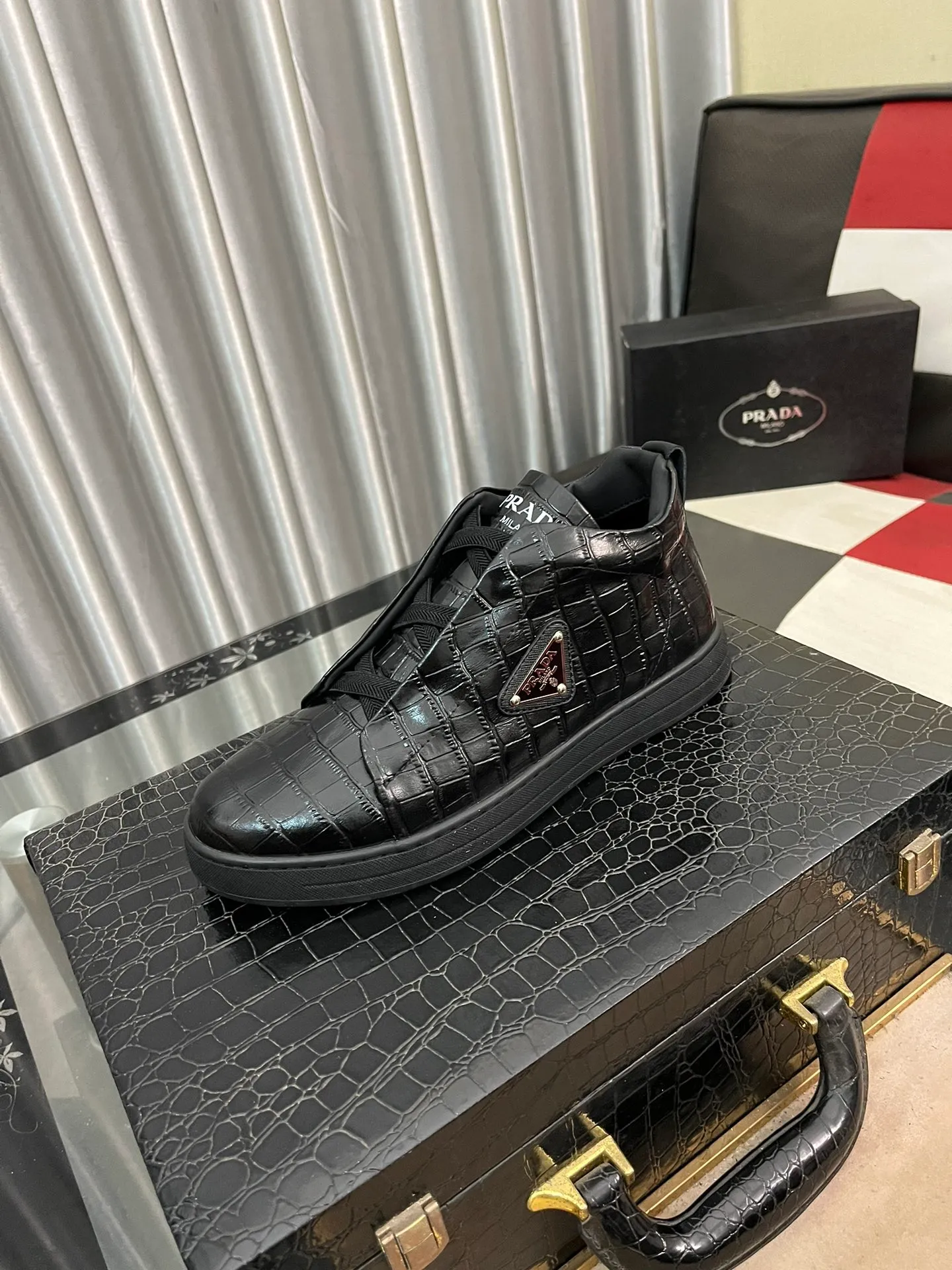 Men's shoes 💰580⌚️⌚️【PRADA】Prada - High-end quality casual sports shoes - Upper: calfskin shoe body with brand metal fasteners, - Inner lining: breathable leather lining - Outsole: ultra-light TPU foam·rubber; molded outsole -Super high quality control·Fine workmanship: highlighted (high-end·luxury·grade) -Size: 38-443️⃣Colors available